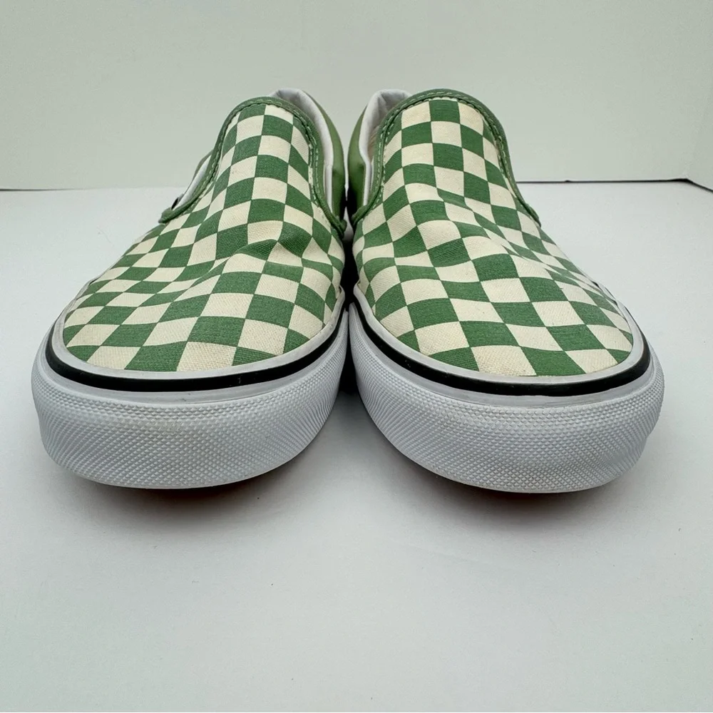 Vans Unisex Classic Slip-On’s. Green/ white. Men’s size 8.5, women’s size 10.